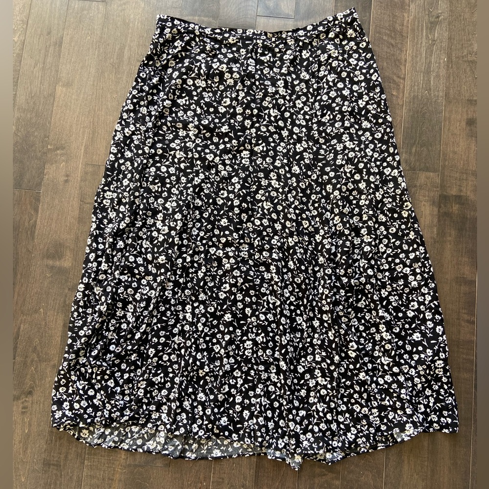Banana Republic Black and White Floral Midi Skirt size 14